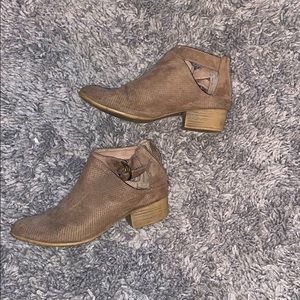 Little gray booties!